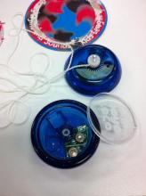 Smiggle yo-yo with button batteries exposed