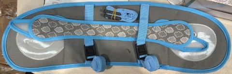 Head support packaged as sold before use.